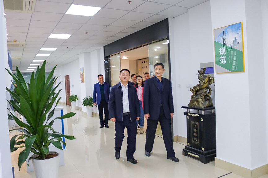 无锡市信访局张晓波秘书长一行莅临我司进行工作指导
